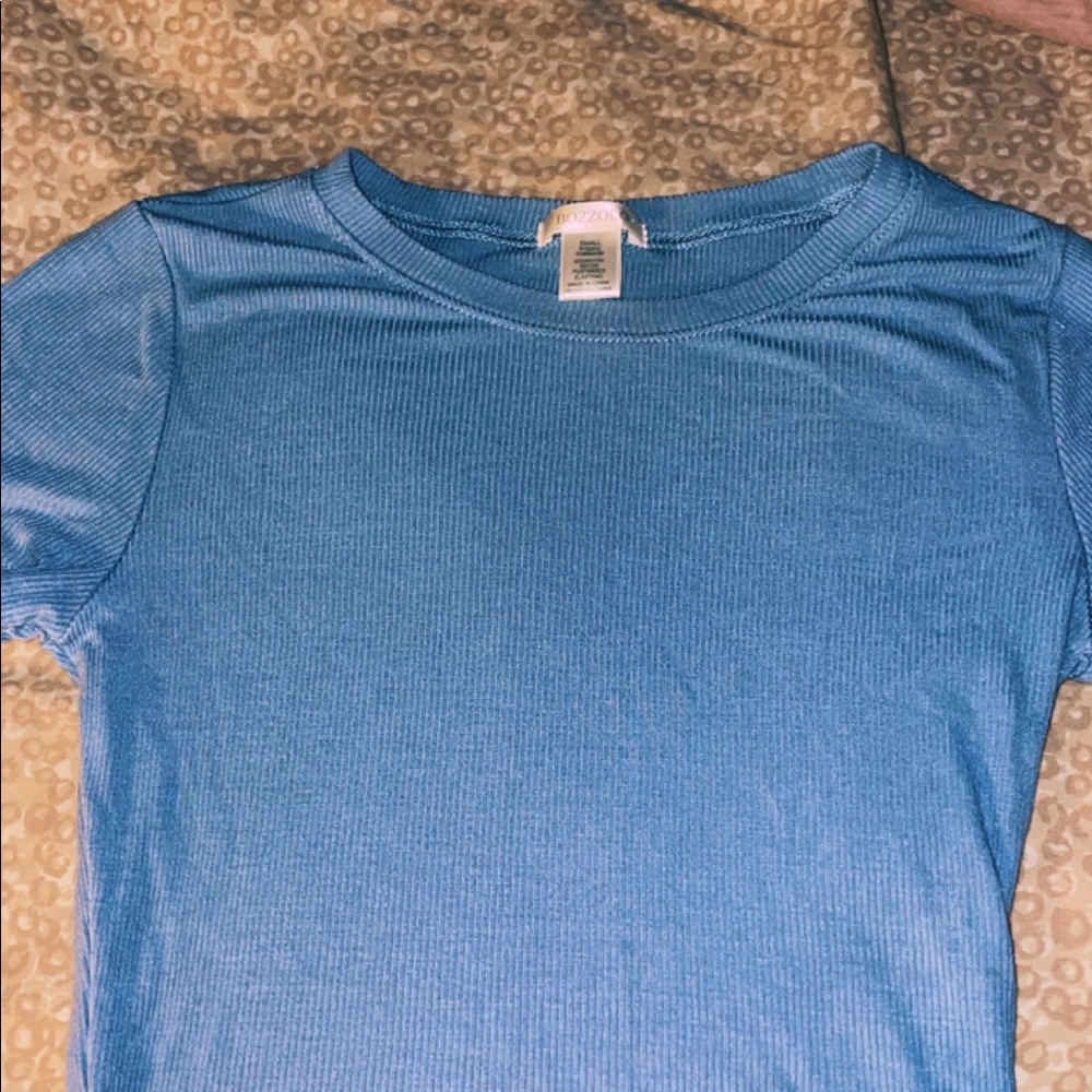 blue ribbed cropped tee